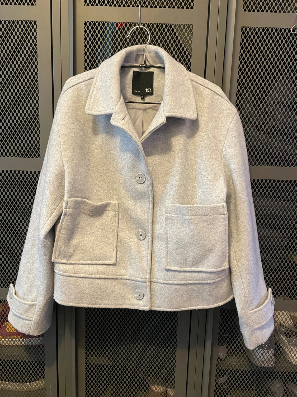 Ljusgrå overshirt från 157, storlek M