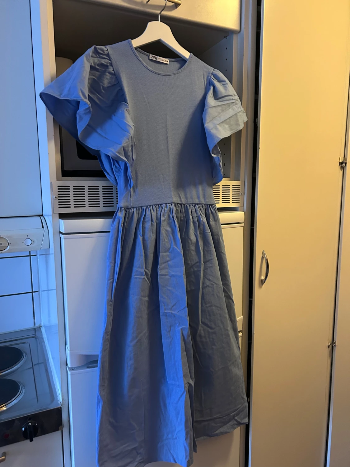 Blå volangklänning från Zara - 2