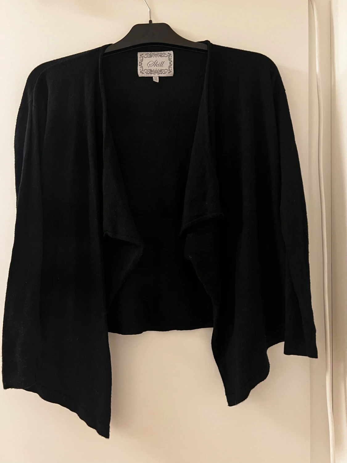 Svart kofta från Skill