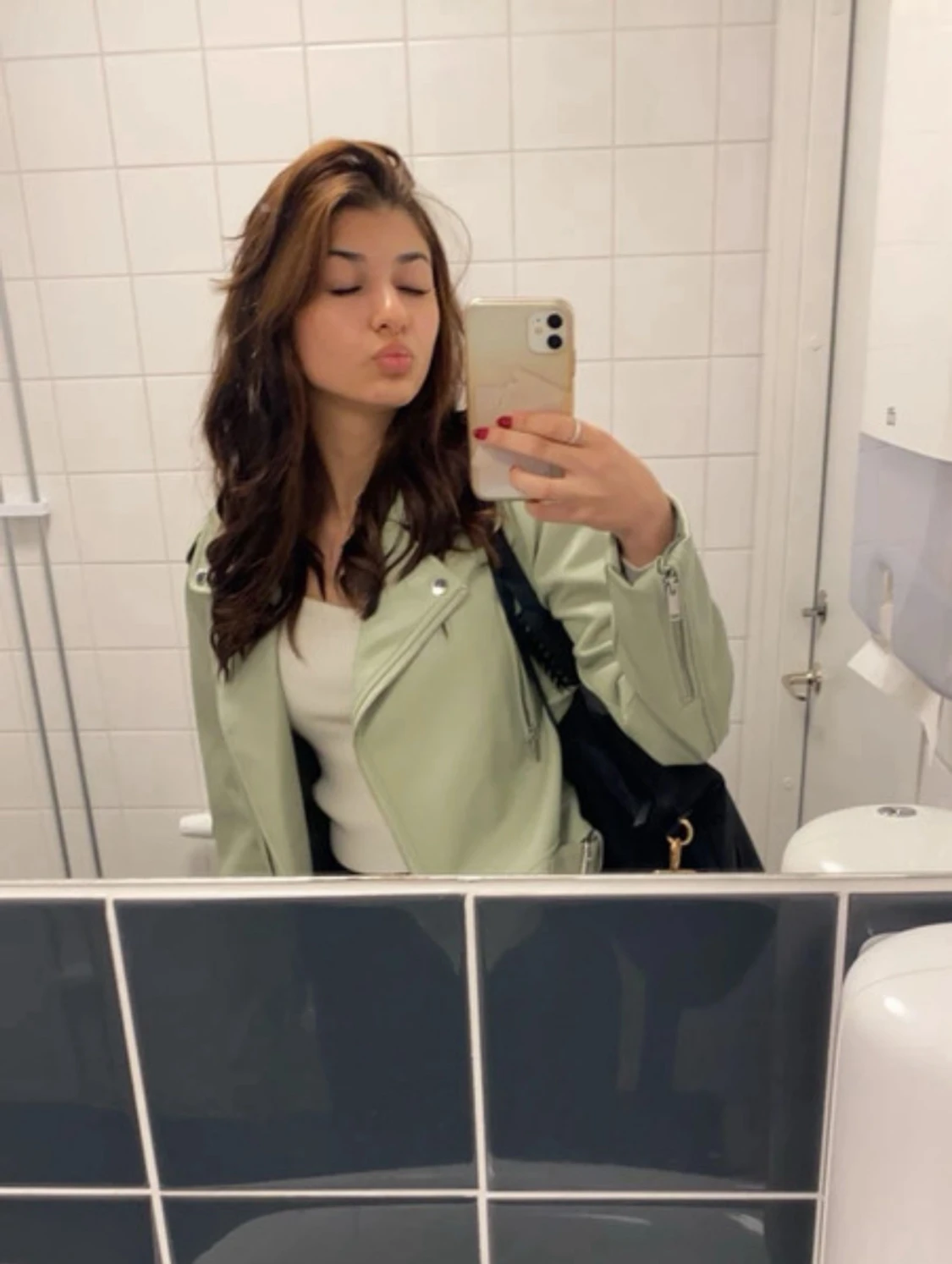 Ljusgrön skinnjacka från Missguided - 3