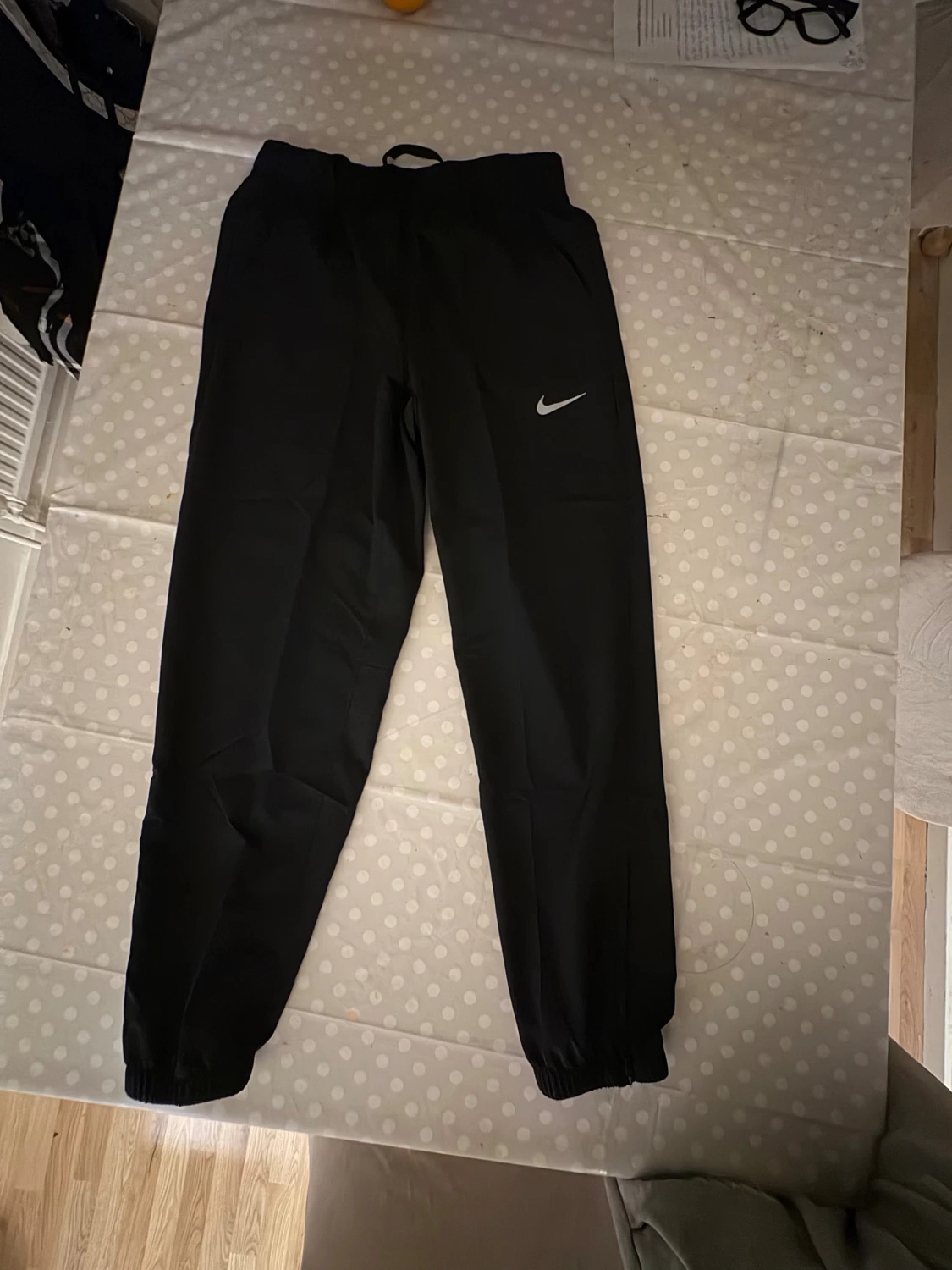 Svarta Nike Dri-FIT träningsbyxor - 1