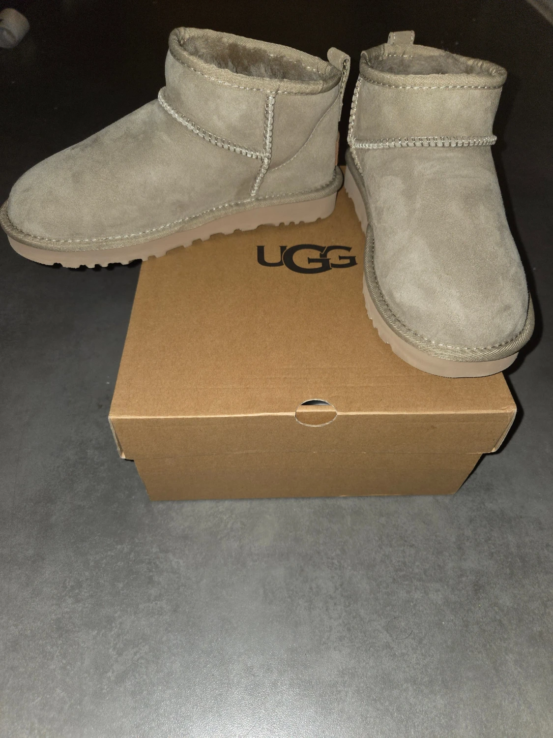 Beige UGG boots i mocka - 4
