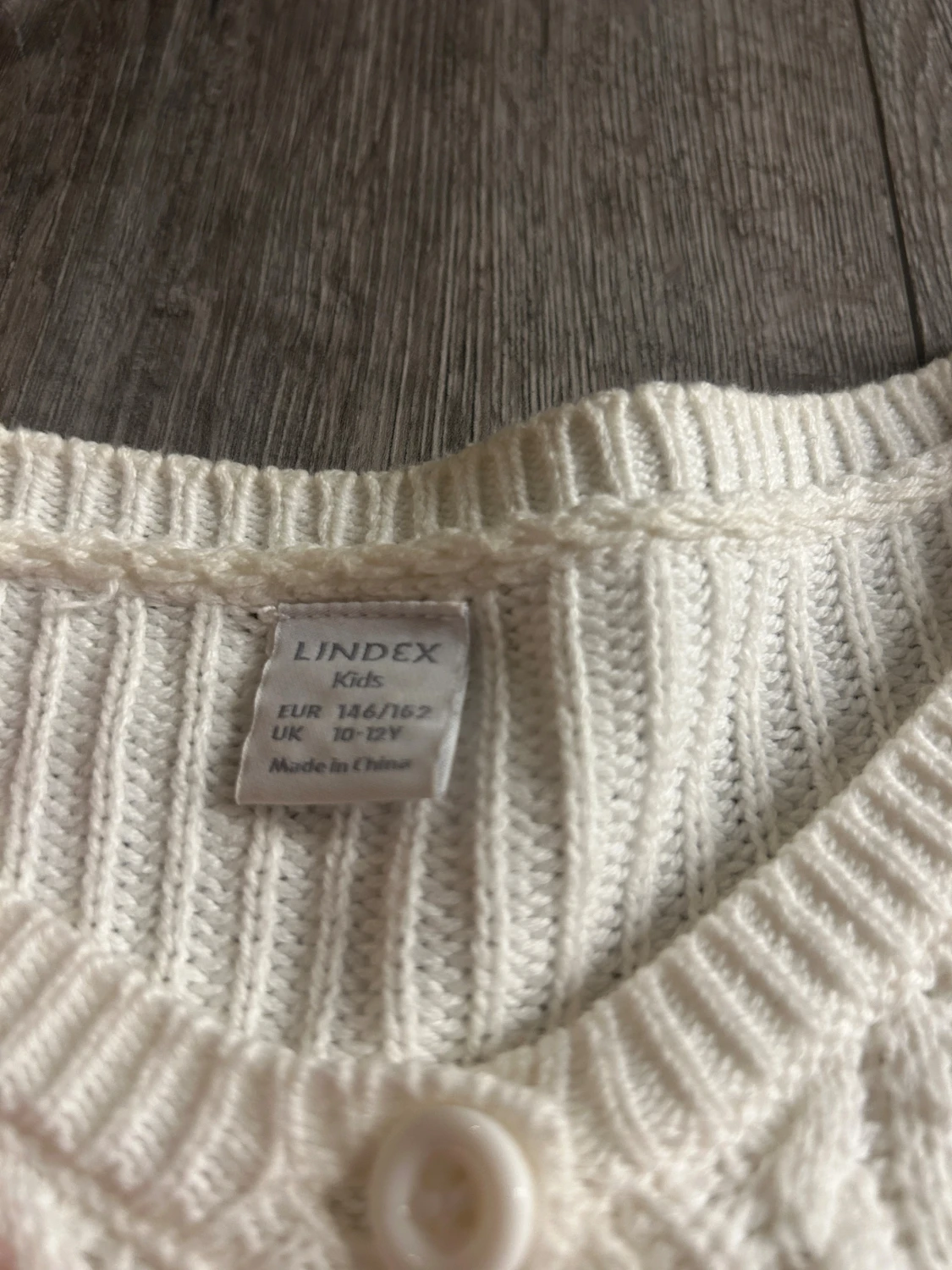 Vit stickad kofta med volanger Lindex - 2