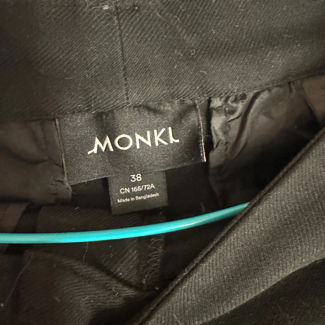 Svarta kostymbyxor från Monki - 2