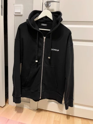 Dondup Hoodie - Säljer en skön dondup zip! | Mycket fint skick utan defekter! | Storlek M. | Ställ gärna frågor innan du köper!
