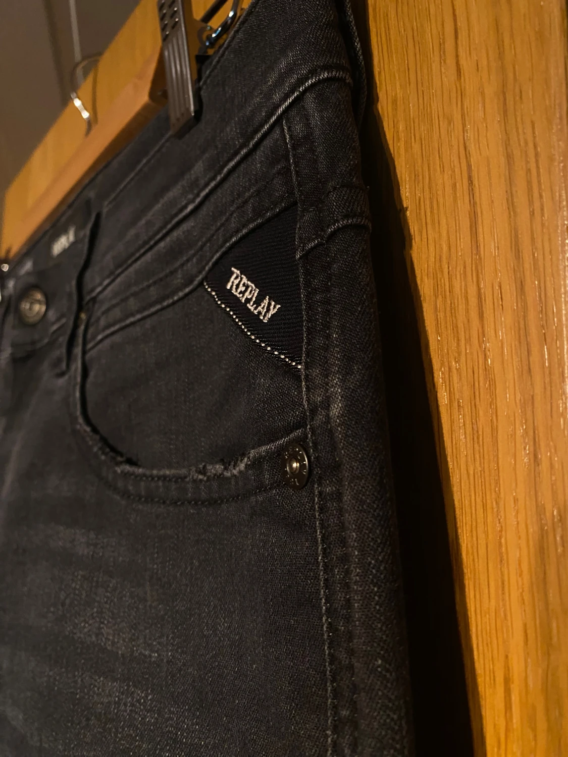 Svarta Replay jeans  - 3