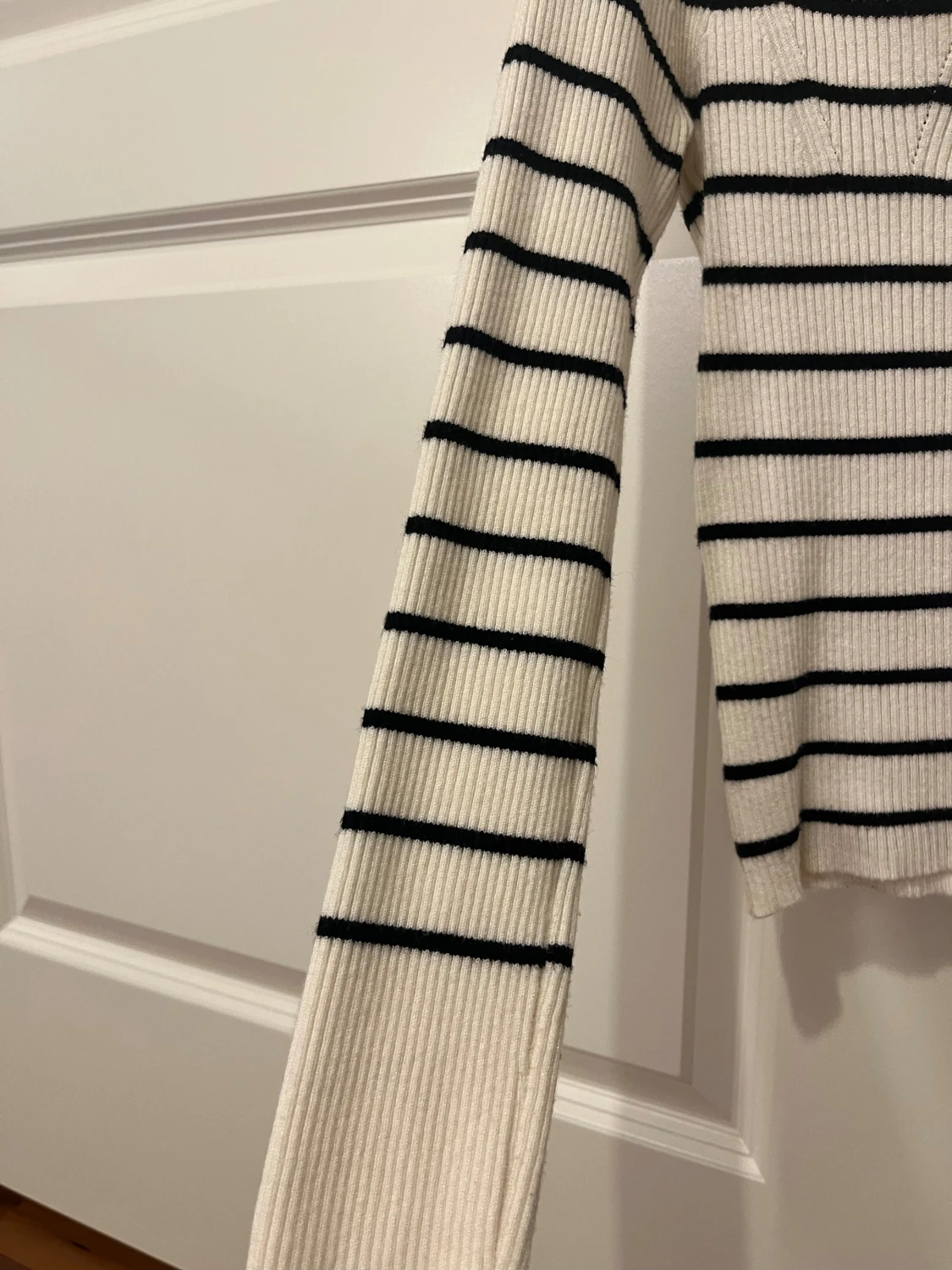 Vit ribbad randig långärmad tröja - 3