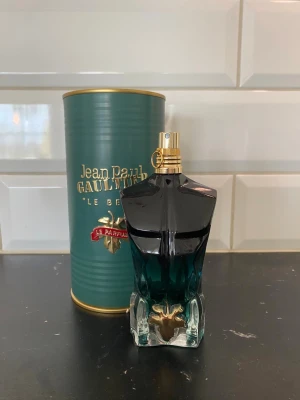JPG  - Säljer en Jean Paul Gaultier. Le Beau Le Parfum Intense, 75 ml. Är knappt använd skriv för att diskutera priser eller frågor!