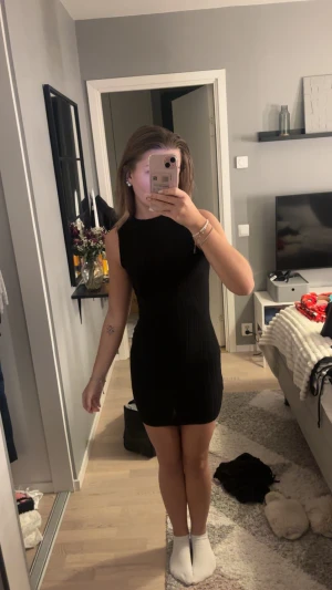 Svart ribbad kortklänning - Oanvänd 