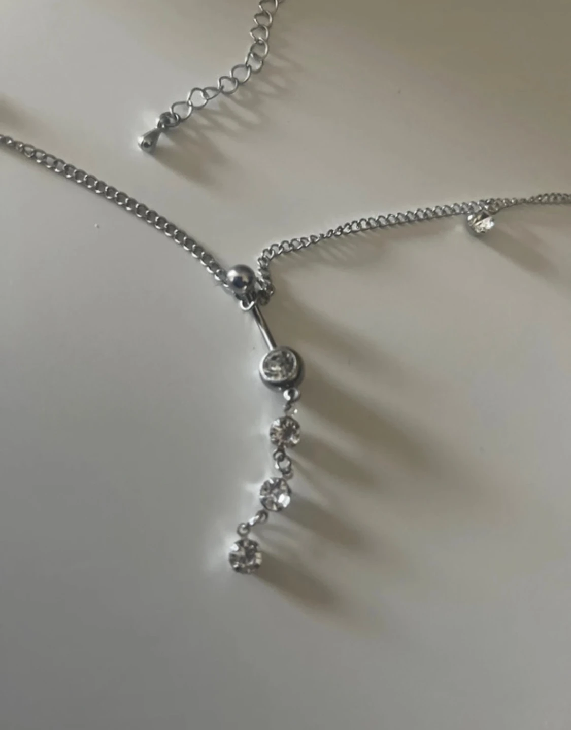 Magkedja i silver med strassdetaljer - 2