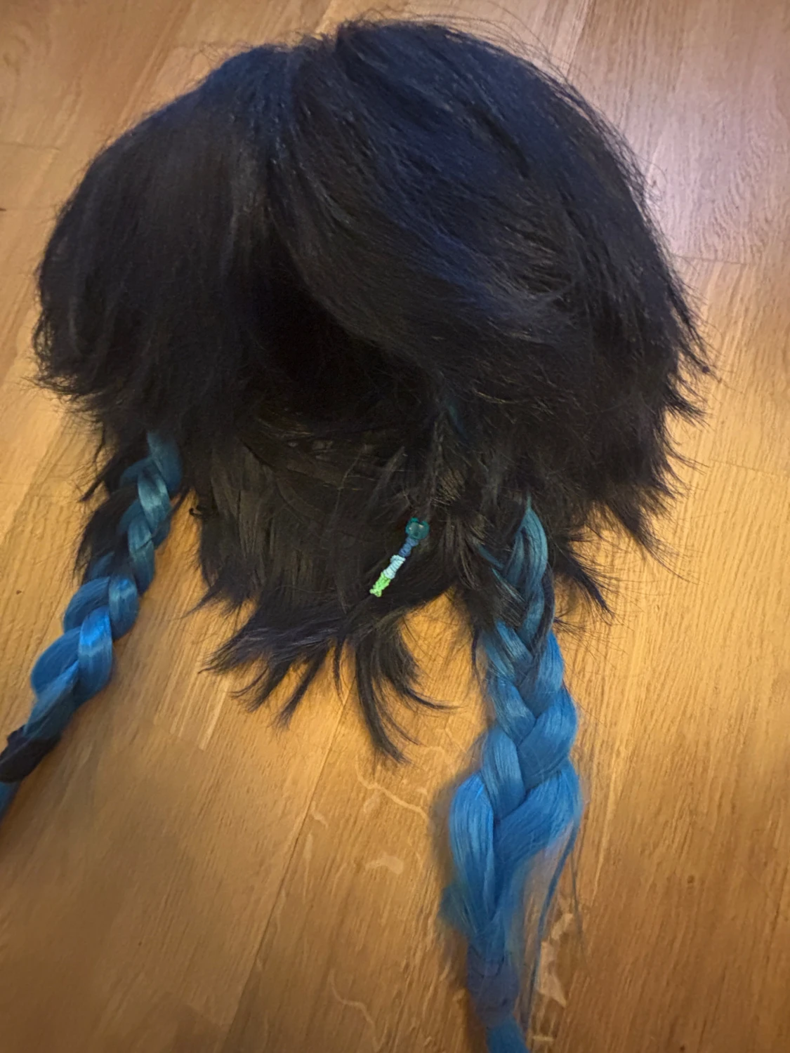 Svart-blå peruk med flätor - 1