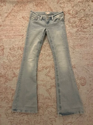 Super-low waist jeans - Sjukt snygga jeans från Gina 14+, aldrig använda därav priset. Säljer pga för långa för mig som är 158!