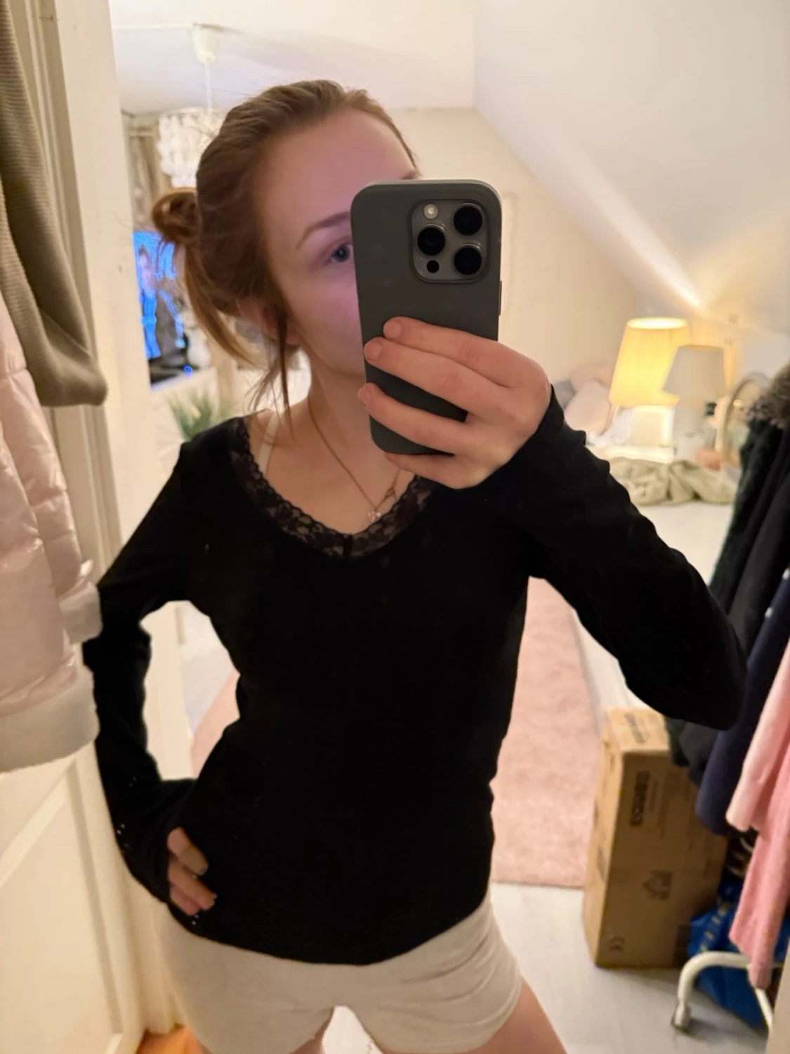 Svart ribbad långärmad topp med spets - 2