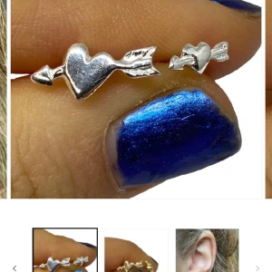 L8hasselblad örhänge - Säljer detta l8hasselblad örhänge pågrund av att det inte kommer till användning. Aldrig använt och därav i nyskick. 