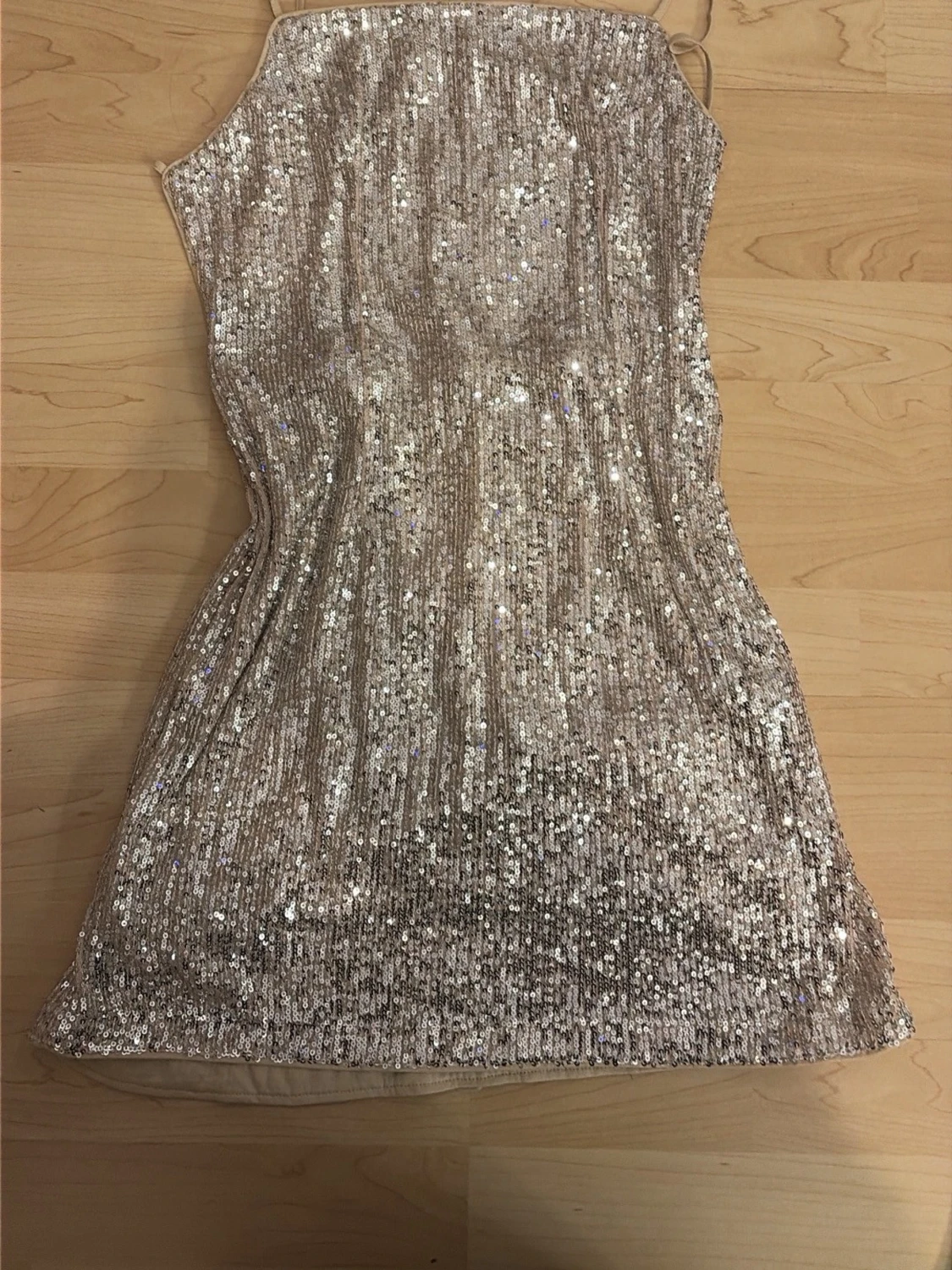 Supersöt glittrig klänning 