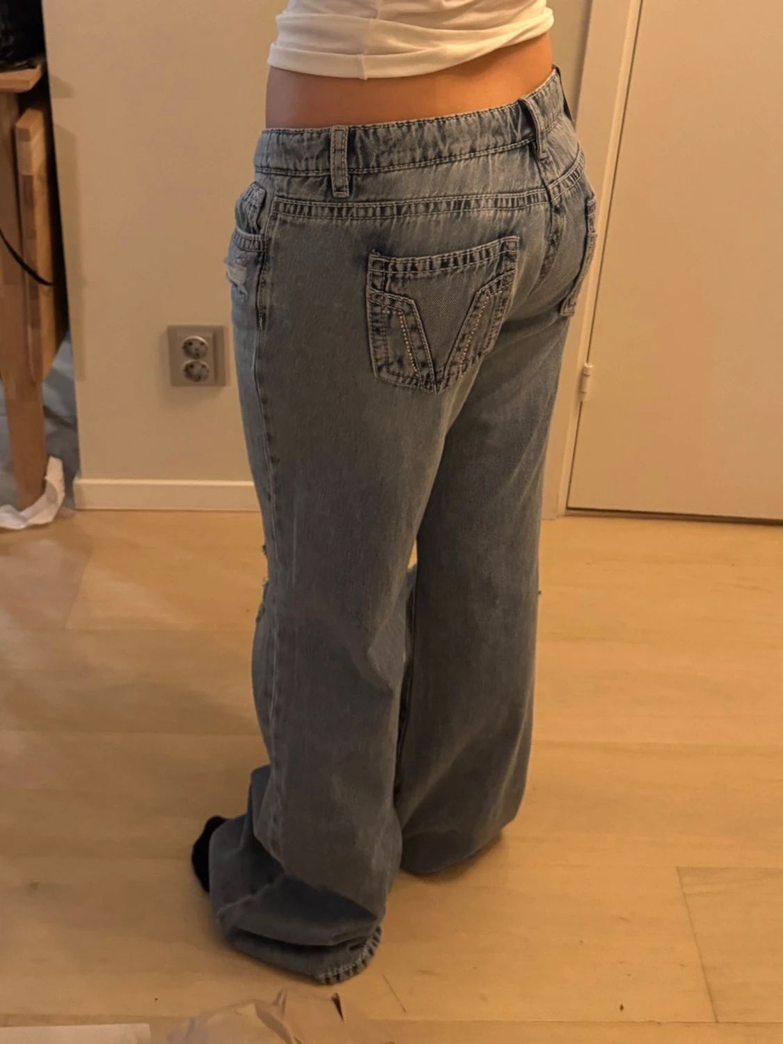 lågmisjade jeans  - 2