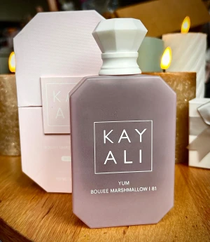 Kayali Yum íBoujee Marshmallow 81 EDP! - Kayali Yum íBoujee Marshmallow 81 Ieau de parfum. 100 ml. Oanvänd.
