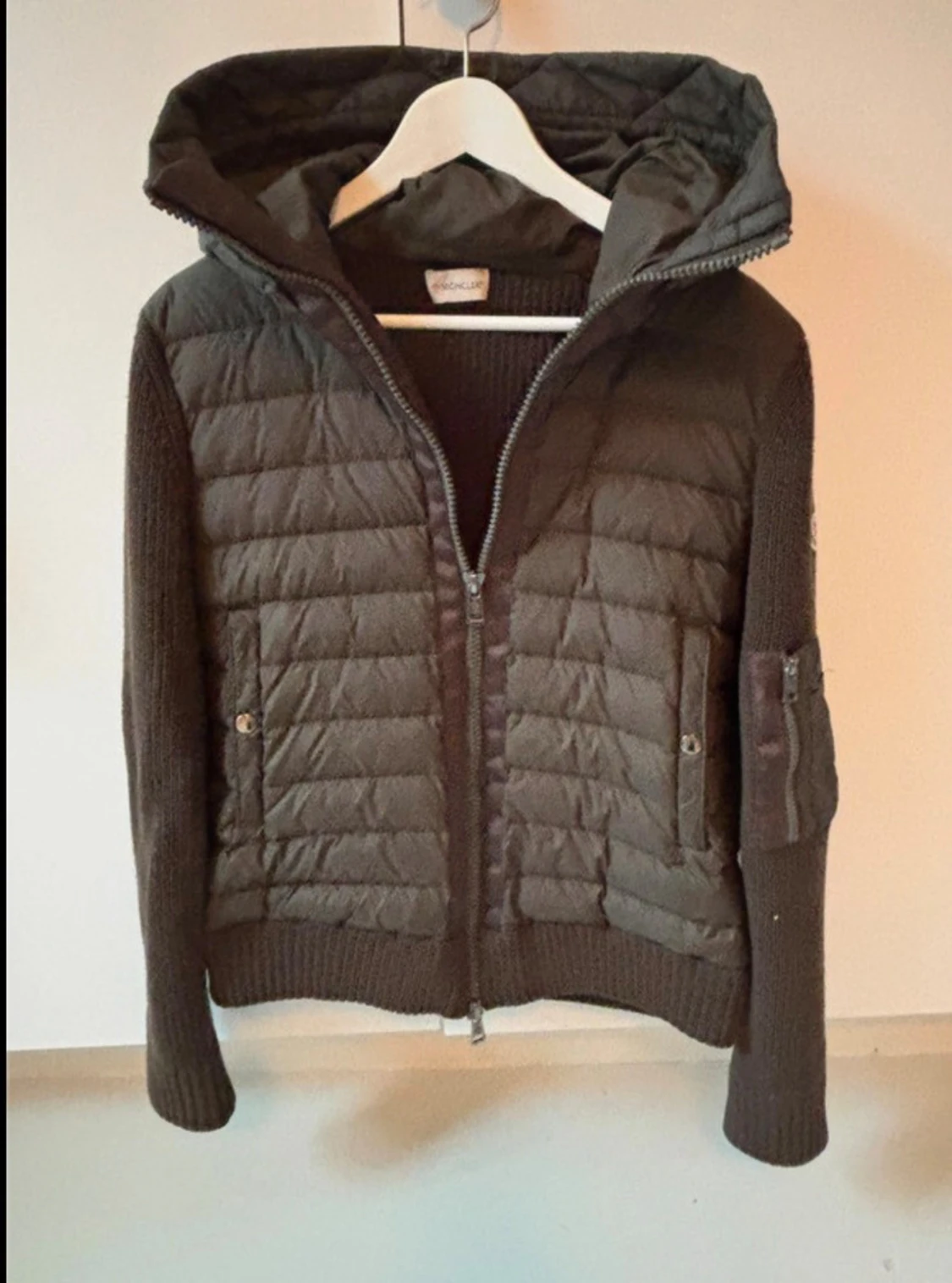 Brun pufferjacka Moncler med huva - 1