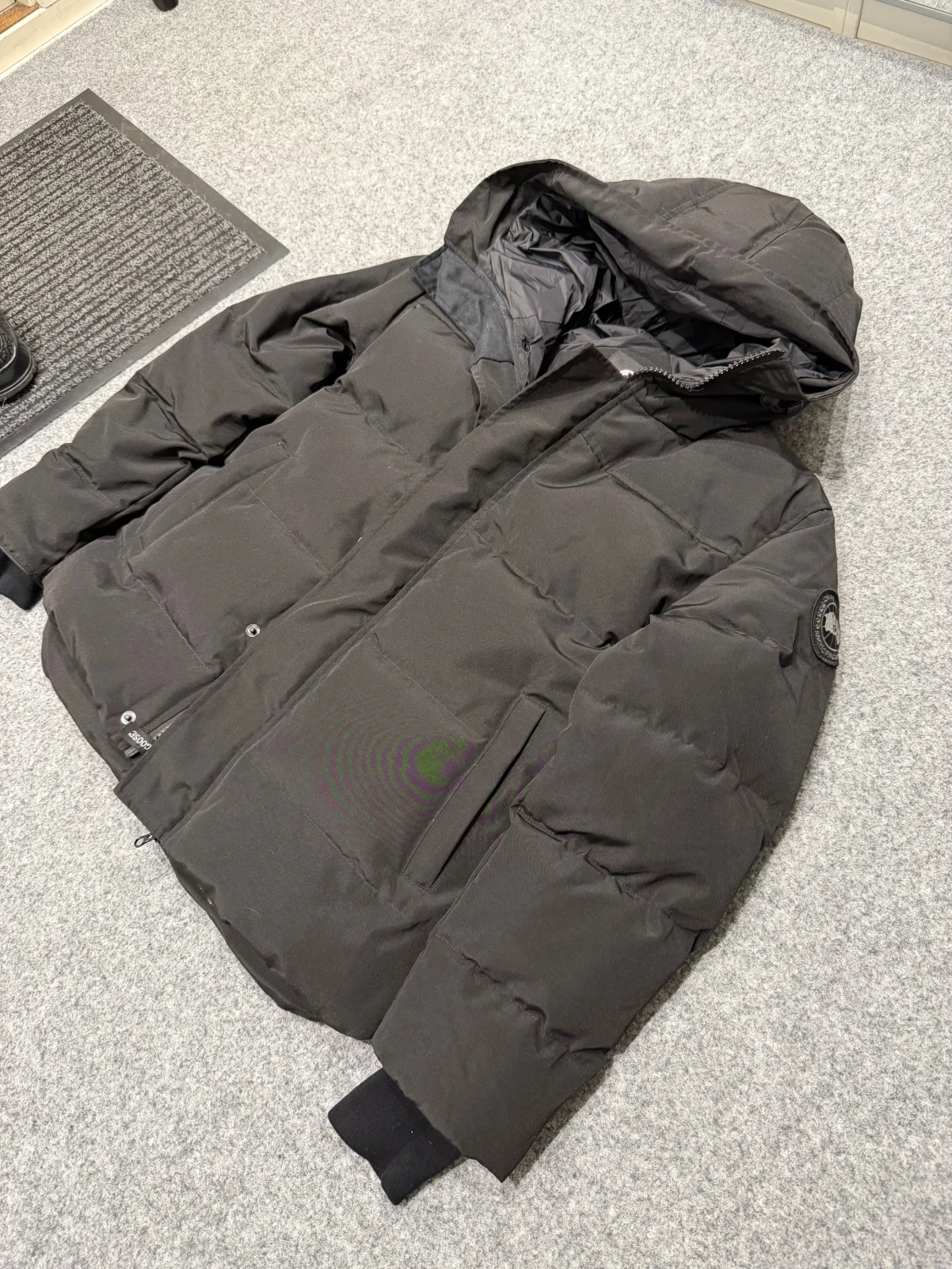 Canada Goose Macmillan black logo