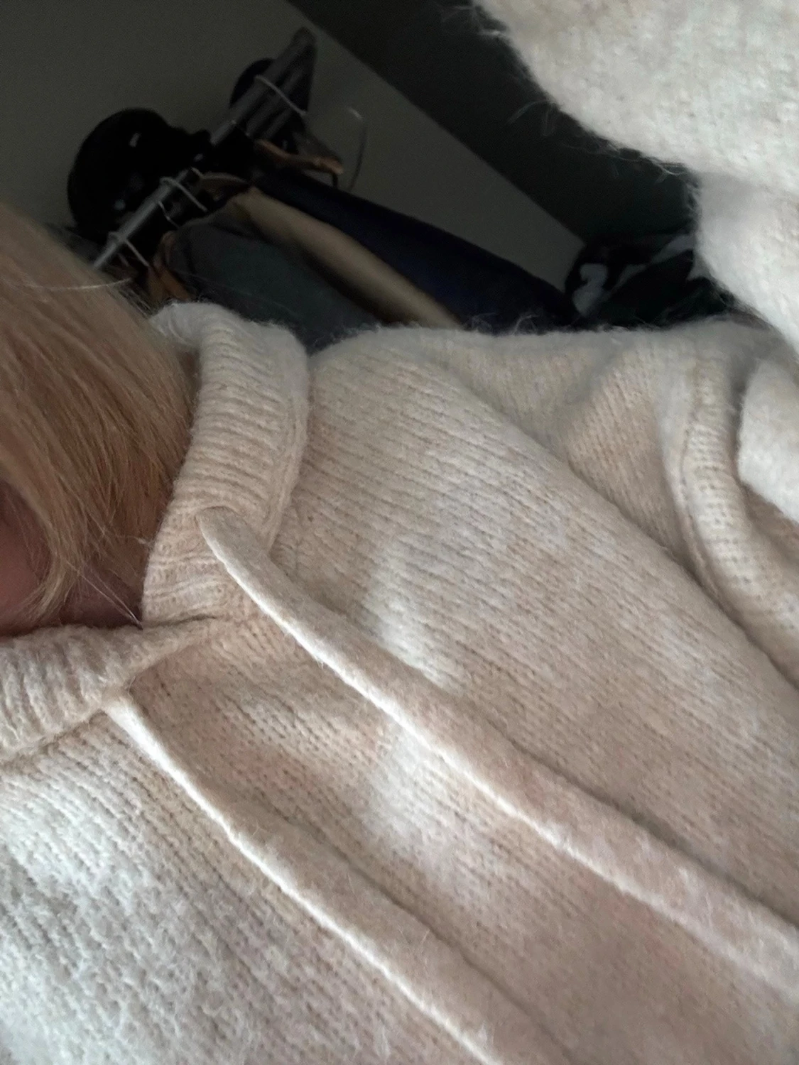 Beige stickad hoodie - 1