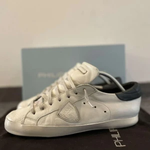 Philippe model stl 43 - Säljer ett par fina Philippe model storlek 43, box ingår ej.