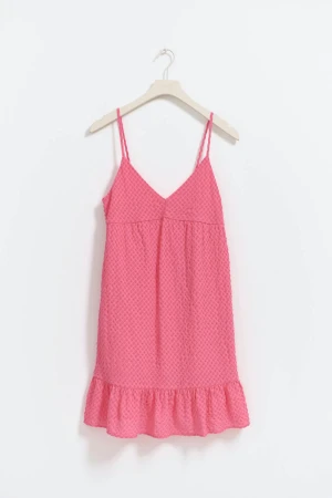 rosa klänning  - så fin och somrig rosa klänning från gina tricot 🩷 bara använd 2 gånger så inprincip i nyskick