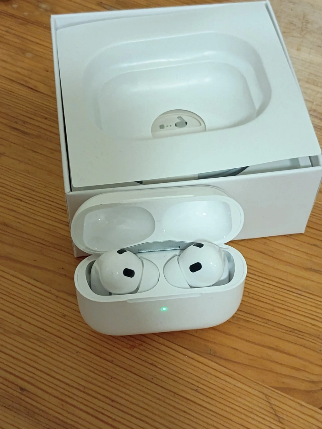 AirPods Pro (2nd generation) with MagSafe Charging Case - 6