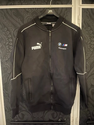 BMW/Puma tröja  - Mycket bra skick och skön att ha på sig 