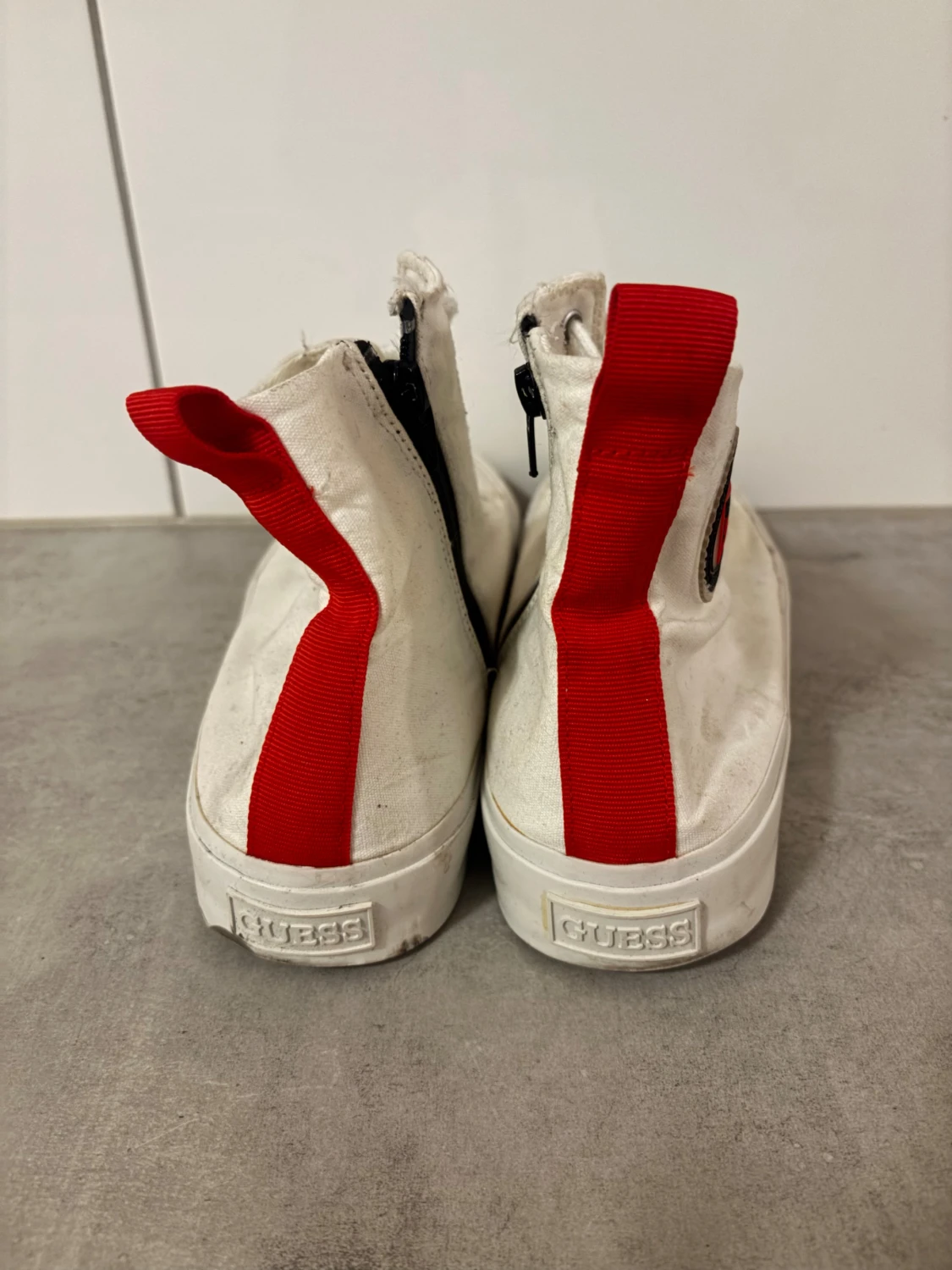 Vita high top sneakers från Guess - 2