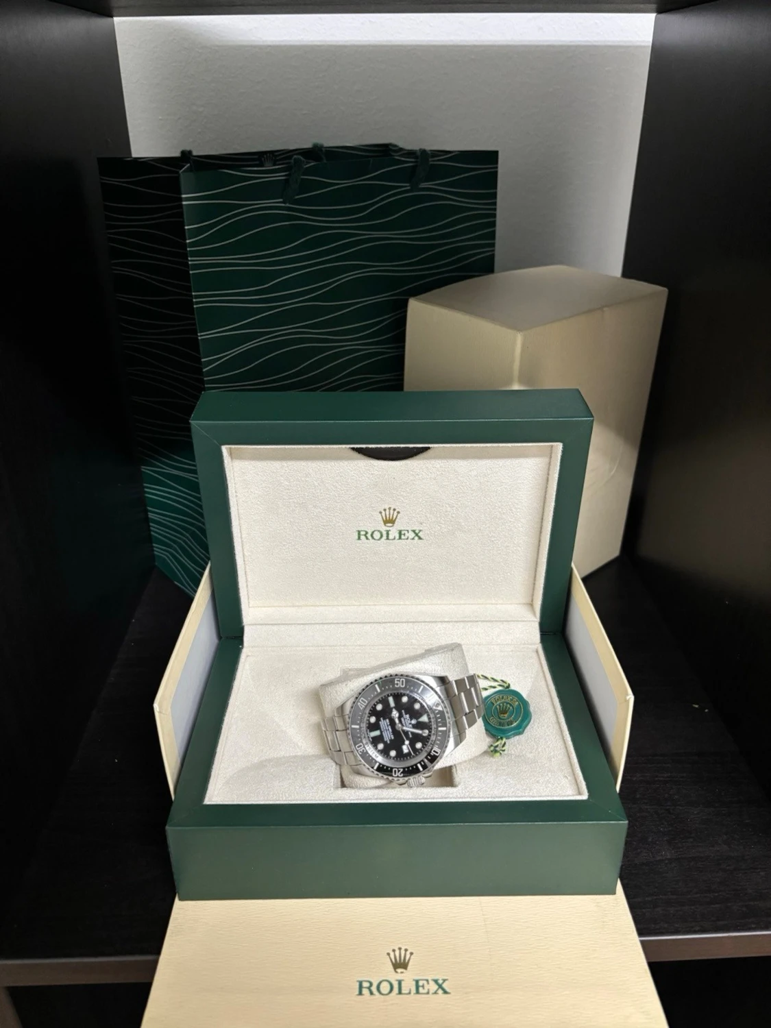 Svart klocka med silver - 1