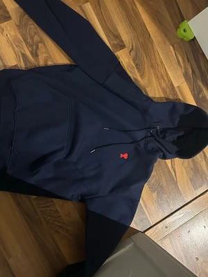 ami paris sweater - En hoodie/sweater från ami Paris jätte fin och varm, helt ny