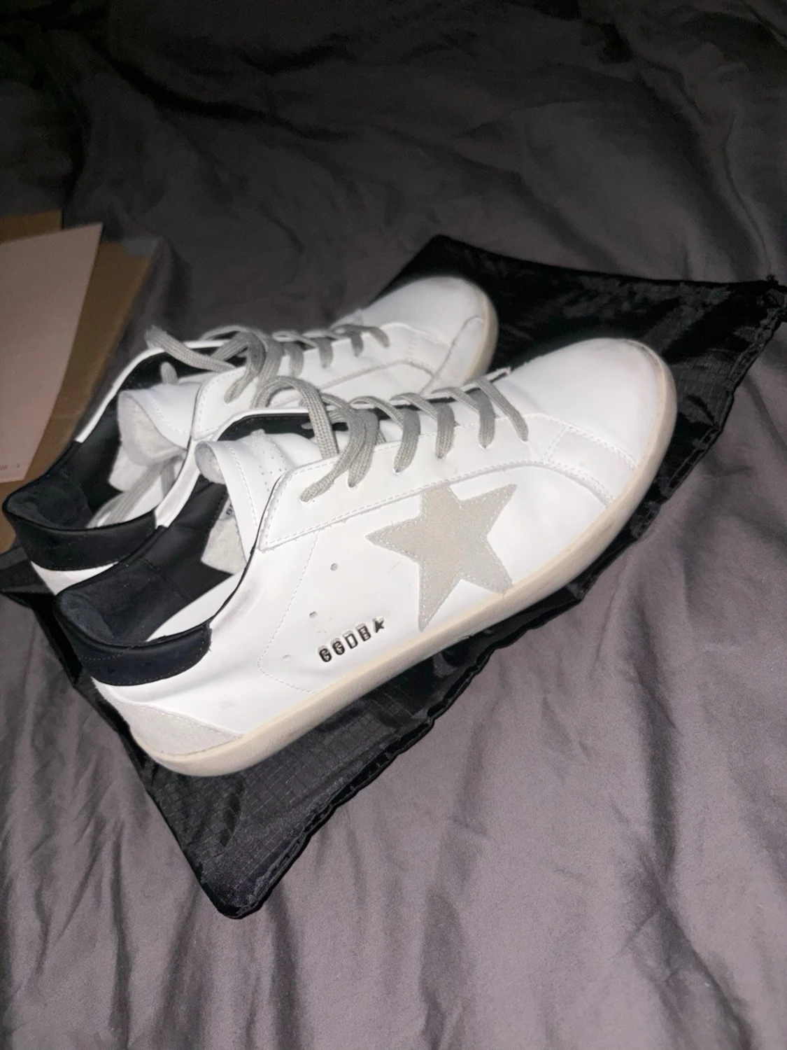 Golden Goose vita sneakers med stjärna