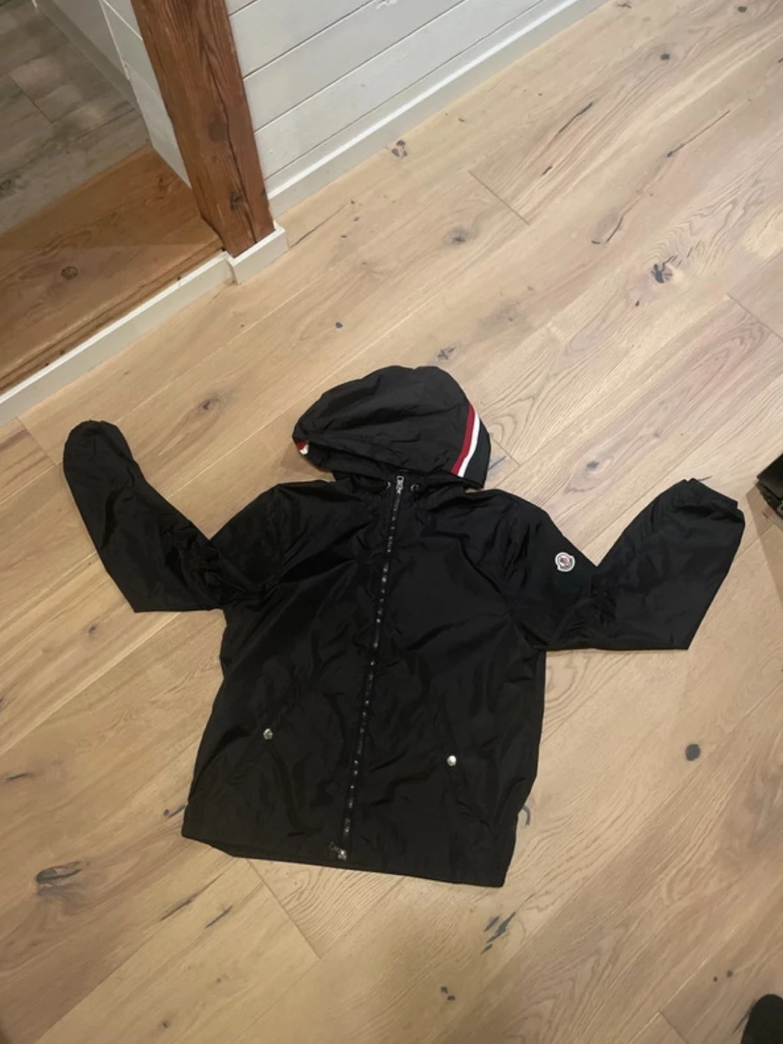 Svart Moncler vindjacka