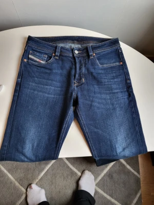 Mörkblå jeans från Diesel - Mycket fina. W32 L31