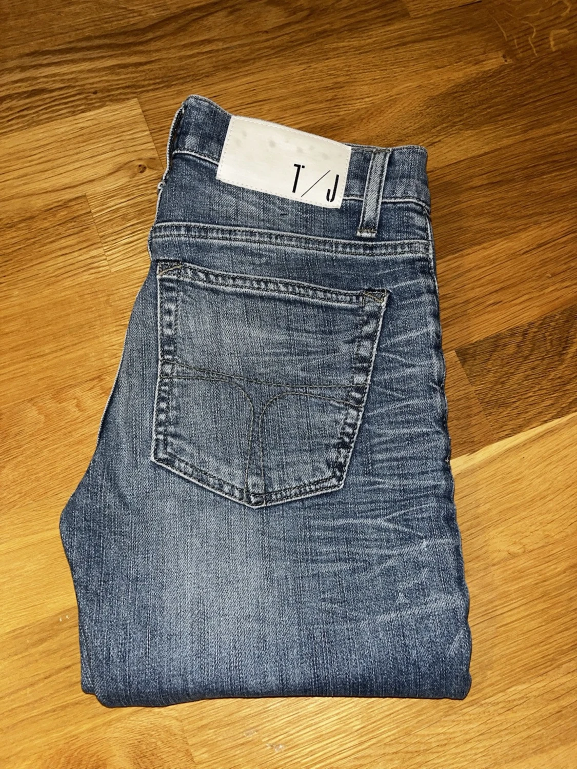 Blå slim fit jeans från T/J