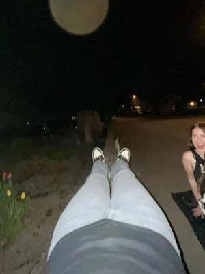 Only Jeans - Kan tyvärr inte hitta modellen på jeansen. Säljer ett par exakt likadana i blå också. De är för små för mig nu tyvärr så säljer vidare. De är bootcut/flare (vet inte exakt). Vill ni ha fler bilder på jeansen eller de blåa så är det bara säga till. Köpta dessa för 3 år sen men de har inga defekter eller något sådant. Pris går alltid diskutera behöver bara få sålt. Mer frågor kan ni skriva privat.