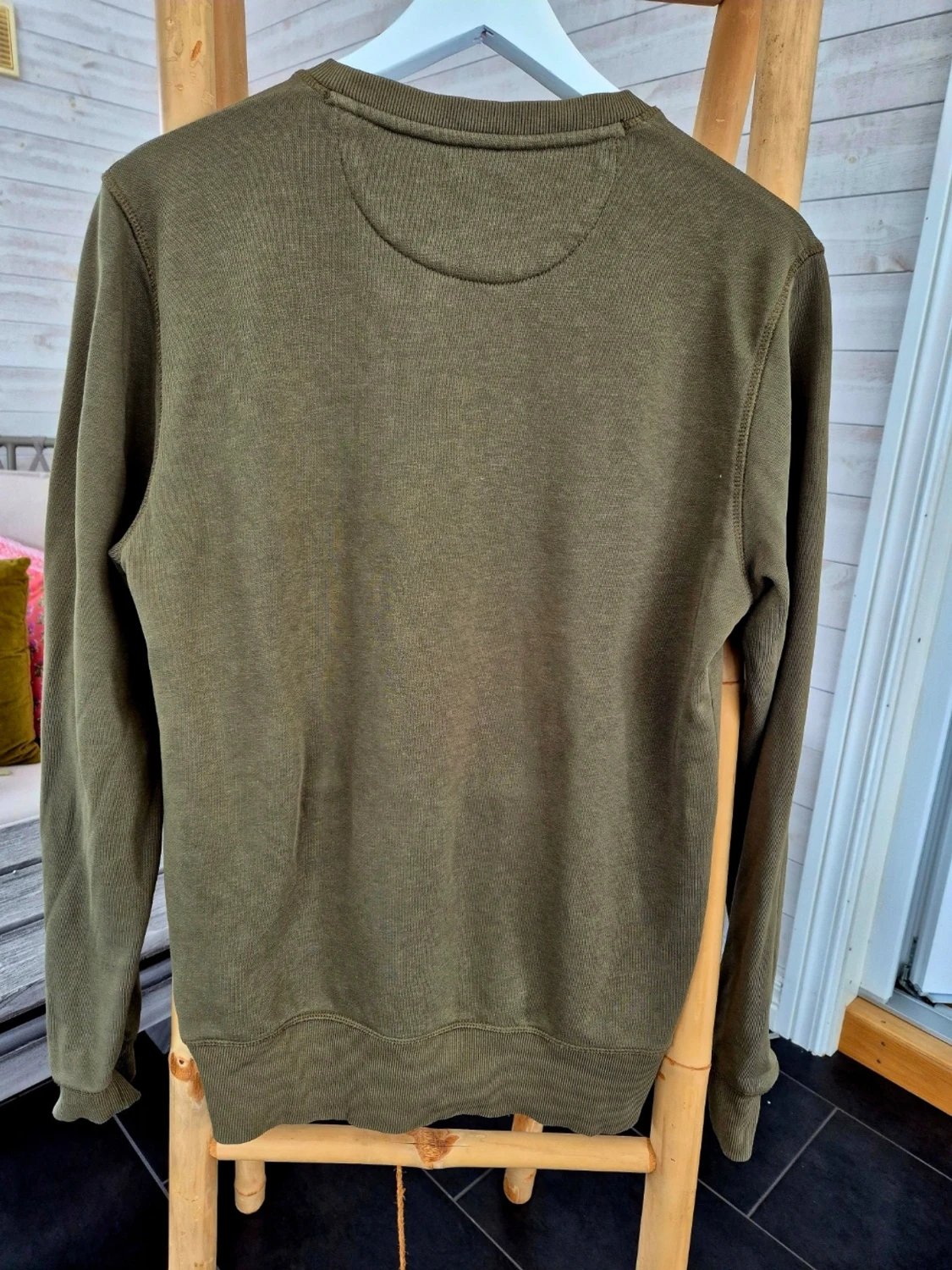 Olivgrön sweatshirt från Gant, storlek M - 2