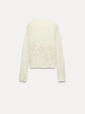 Stickad tröja med spets  - Jättepopulär stickad tröja med spets från Zara! Använd typ 1-2 gånger så skicket är som nytt🩷      Köp hellre via Vinted!!! Heter samma där