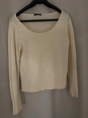 Sött tröja - Sött tröja jag andvänt mycket. Den är nopprig därpå priset. Hundhår kan finnas på plagget!