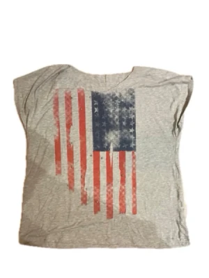 Cool tröja  - En jätte cool off shoulder t-shirt !!!!!! 