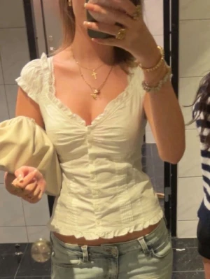 Blus från Brandy Melville - Jättefin trendig blus från Brandy Melville!!!👏👏💓💓💓💓