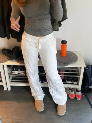 Alobha label linnebyxor stl S  - Använda en del men inte slitna överhuvudtaget! 