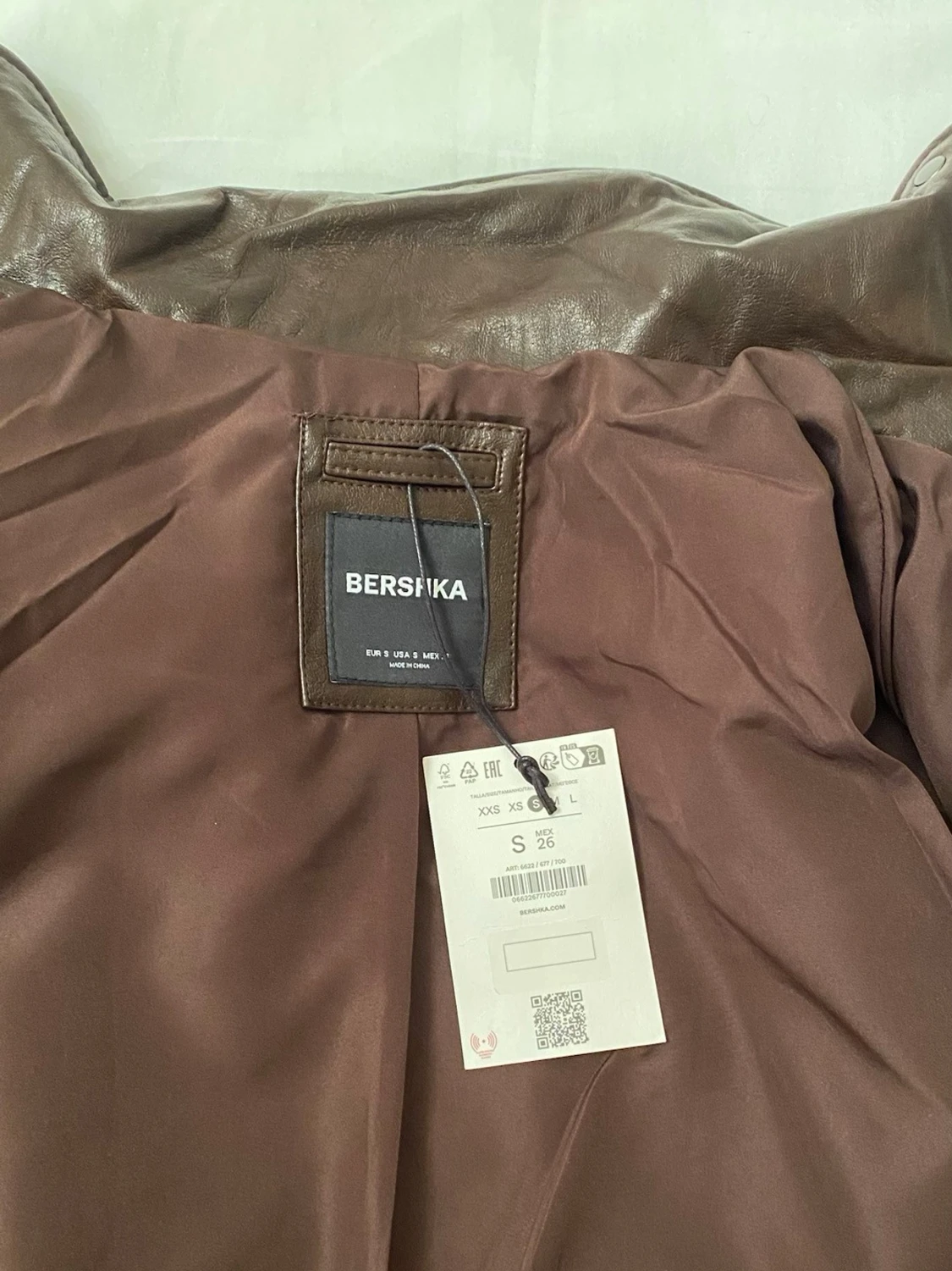 Brun oversized skinnjacka med hög krage  - 4