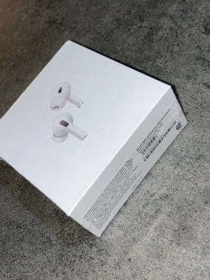  AirPods Pro 2 - Ett par härliga hörlurar. Fick som present av min faster. Ny skick. Pris går att diskuteras vid snabb affär.
