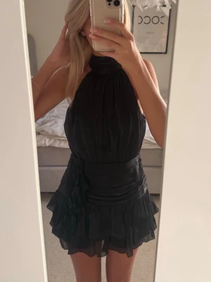 Klänning  - Helt ny jättefin klänning från Meet me there, storlek S/M🤍Är slutsåld på hemsidan och kostar igentligen 600kr 