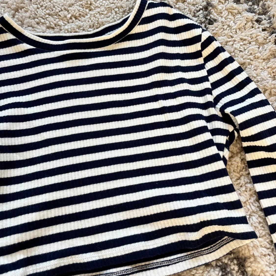 långärmad croppad topp - 1