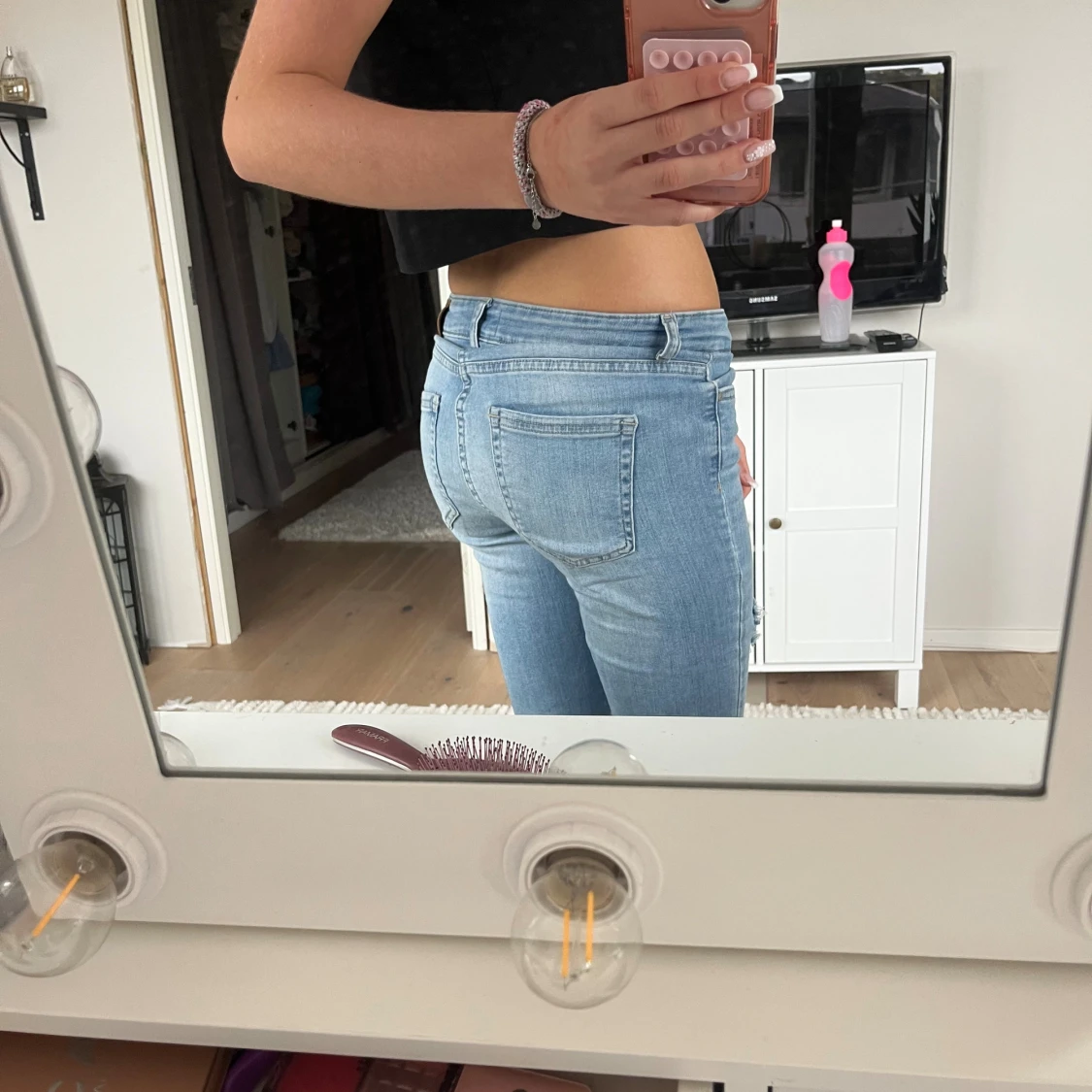 Ljusblå bootcut jeans med slitningar - 1