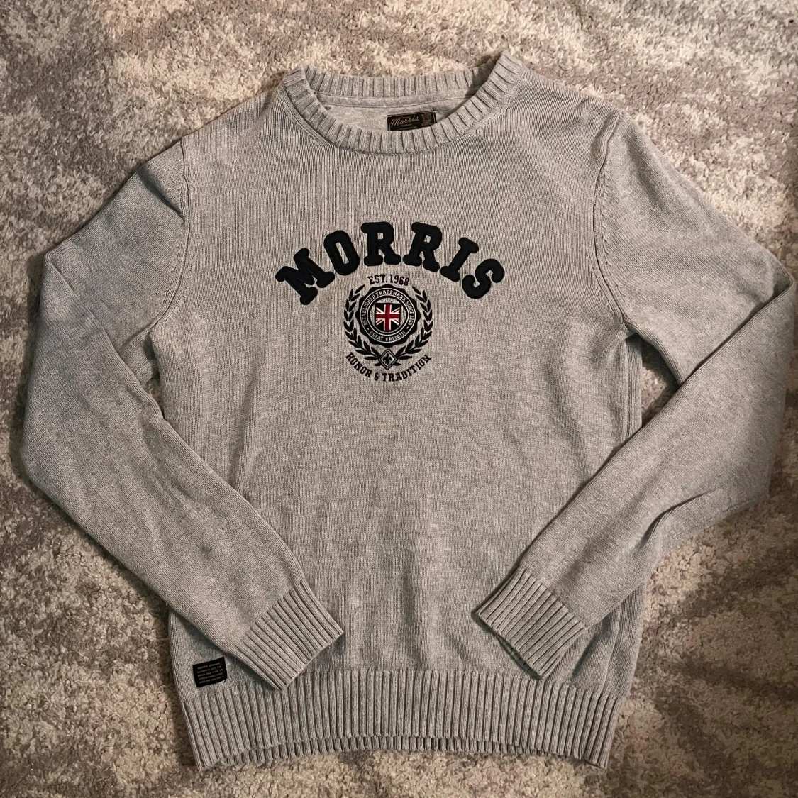 Grå stickad tröja från Morris