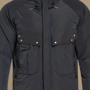 BLAUER USA Tactical Dunjacka ny med etikett- 52 svart  - Rek pris 7600 Storlek 52 90% White duck down 10% Feather  Yttermaterial 100% Polyamid