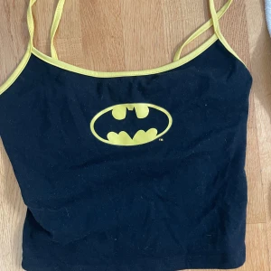 batman topp - säljer söt batman topp, kommer ej ihåg vart jag köpt men förmodligen shein. används ej längre 